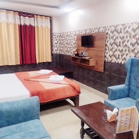 Unnāo Hotel Vishal Palace מראה חיצוני תמונה