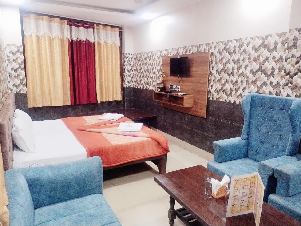 Unnāo Hotel Vishal Palace מראה חיצוני תמונה
