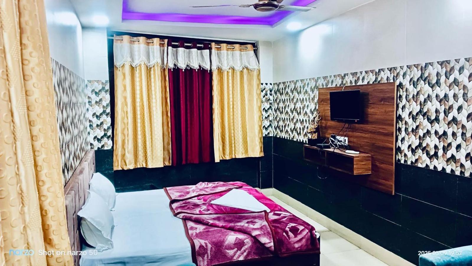 Unnāo Hotel Vishal Palace מראה חיצוני תמונה